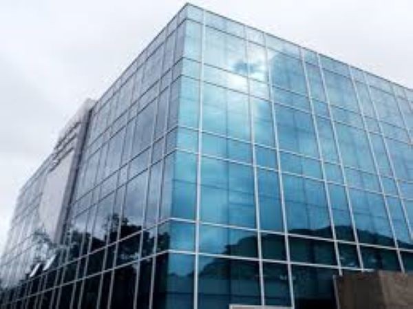 نمای کرتین وال چیست و چه تفاوتی با نماهای ساختمانی دیگر دارد؟ نمای کرتین وال چیست و چه تفاوتی با نماهای ساختمانی دیگر دارد؟