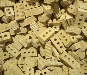 آجر فشاری سوراخ‌دار (یکی از آجر های مورد استفاده در کرسی چینی)
